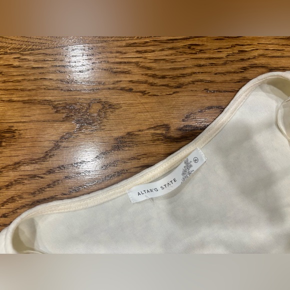 NWOT Altar'd State Quinn Textured Flutter Top Cream Size XL - Picture 4 of 6